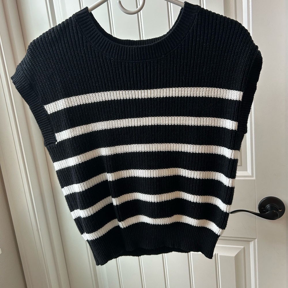 Moon & Madison Black Knit Sweater